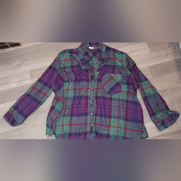 Maurices Plaid Button Up - Picture 3 of 3